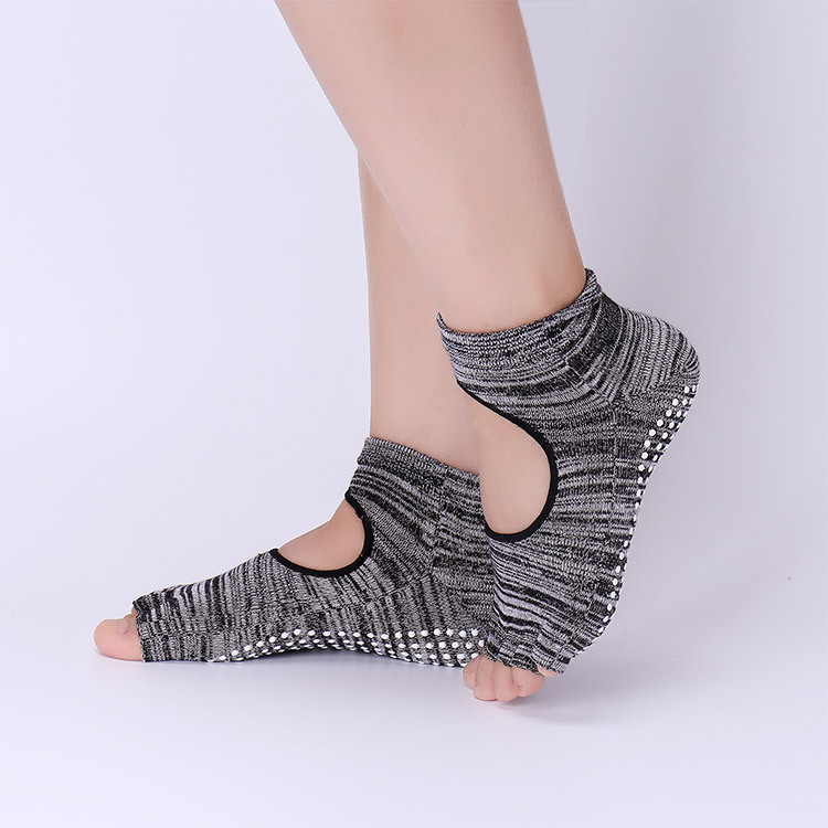 Non-Slip Yoga Socks with Grips - đánh giá và giá Pilates Yoga And Barre